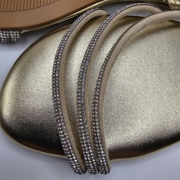 Torrid Triple Band Embroidered Flat Sandals in Gold Size 6.5 WW - Picture 5 of 6